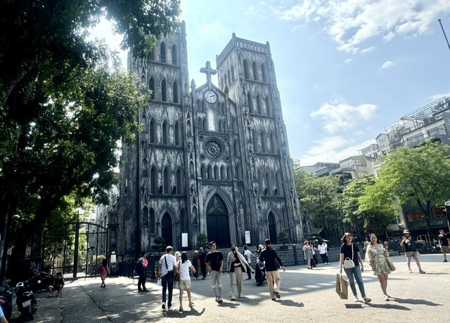 Du lịch đang trở thành ngành kinh tế mũi nhọn của Hà Nội - Ảnh: VGP/Gia Huy