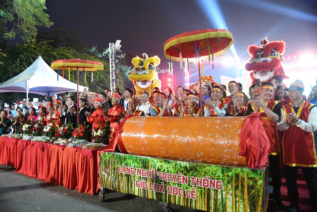 Sự kết hợp giữa sáng tạo đương đại và bản sắc văn hóa truyền thống đang tạo sức hút mới cho du lịch và hình ảnh Thủ đô. Ảnh: VGP